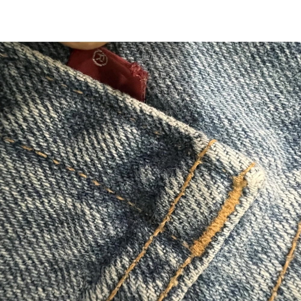 Vintage Y2K 2001 mom Levis Junior Relaxed Fit Blue Denim Shorts Size 14 Made - Picture 13 of 13